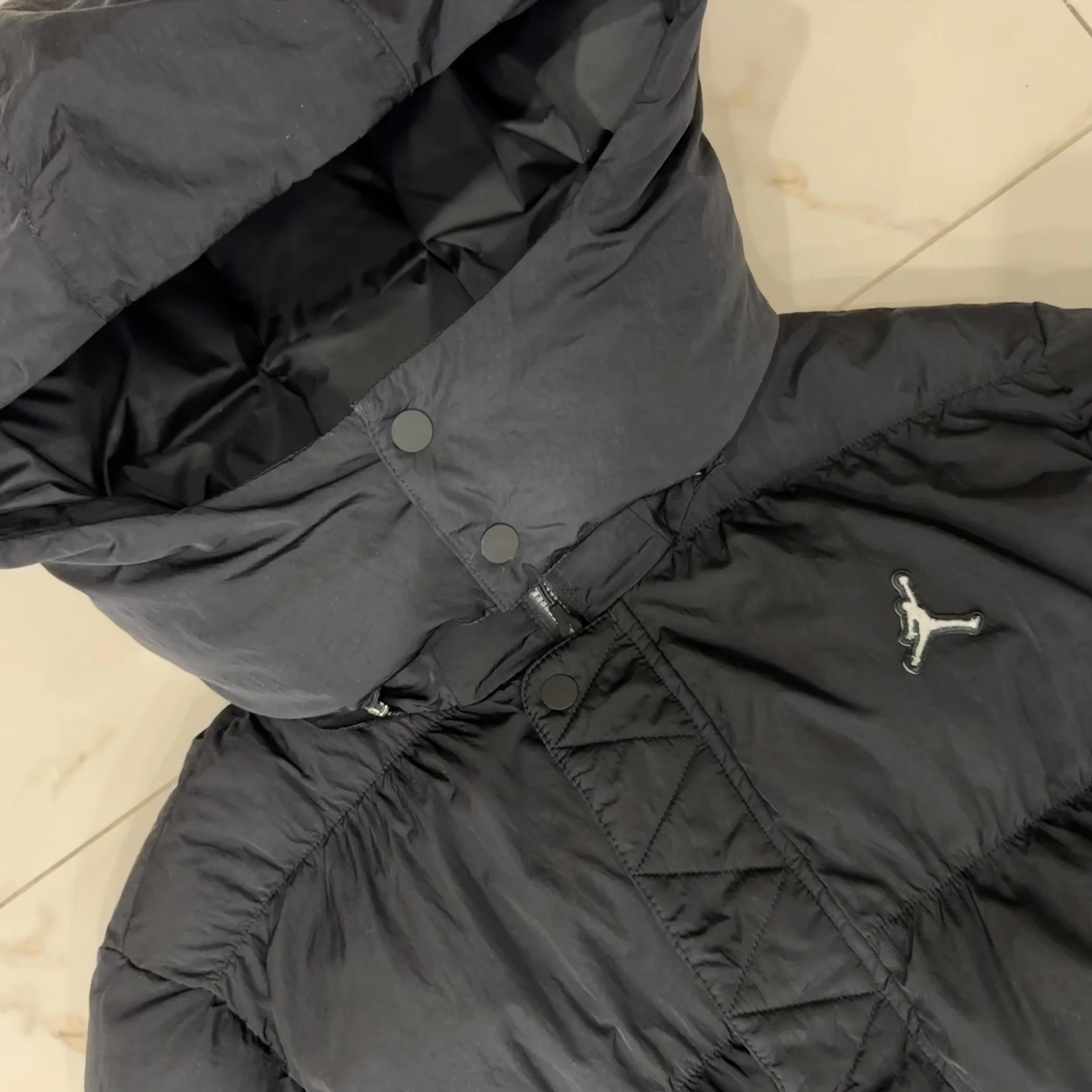 Пуховик jordan essentials - миниатюра 4