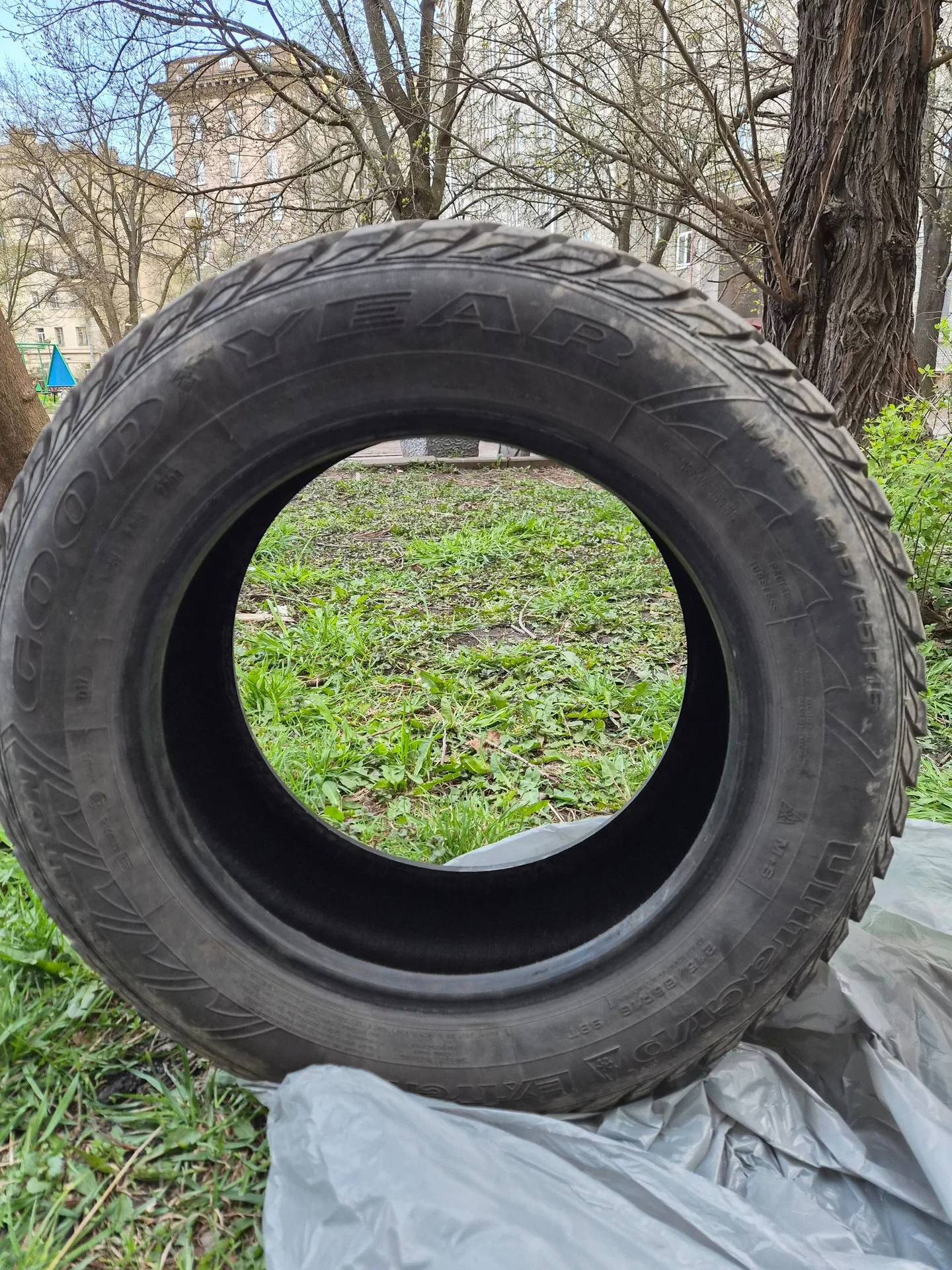 Goodyear UltraGrip Extreme 215/65 r16
