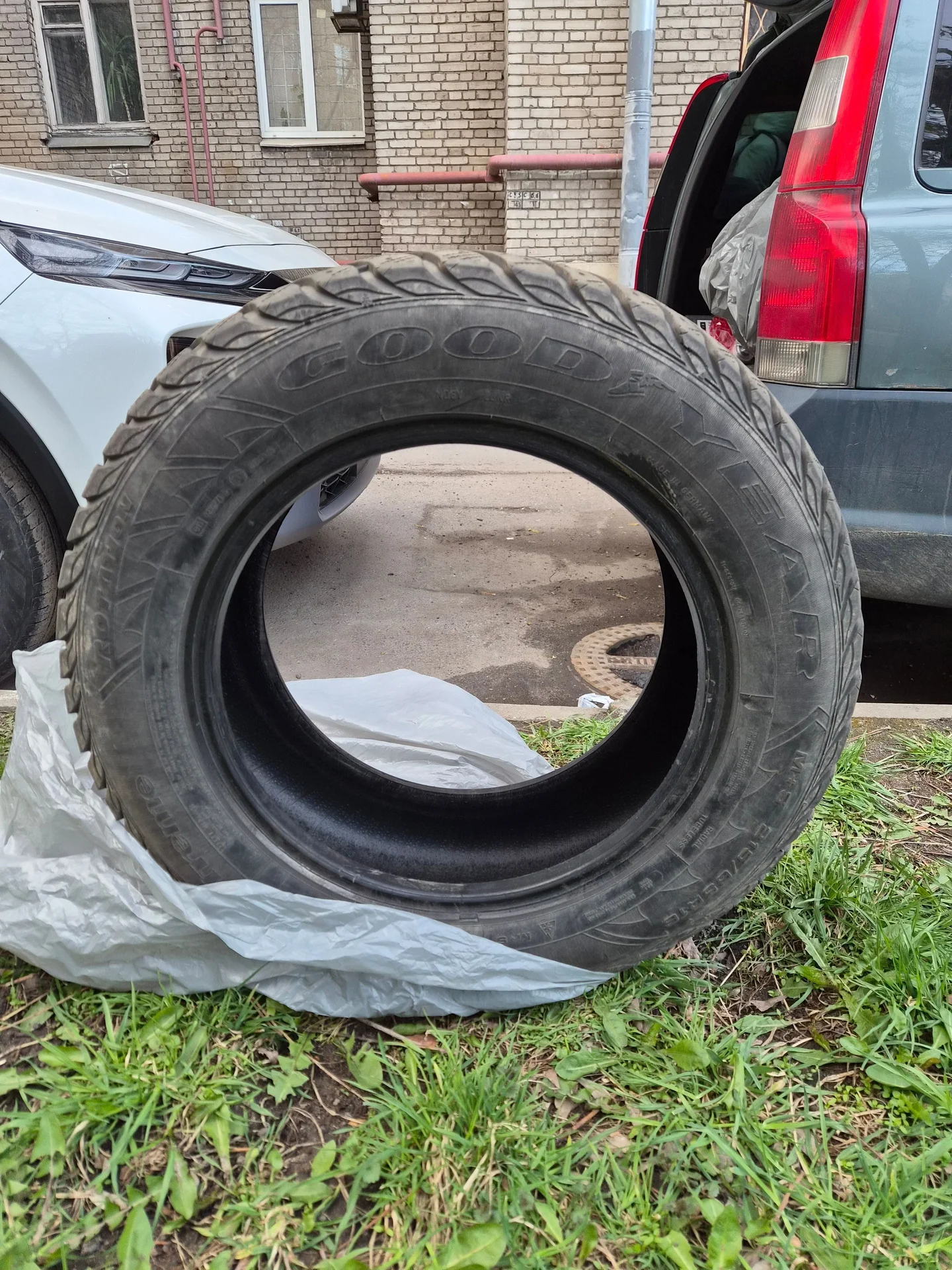 Goodyear UltraGrip Extreme 215/65 r16 - миниатюра 2