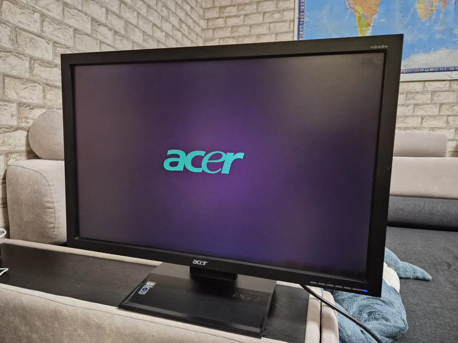 Монитор Acer V243Wbd - миниатюра 3