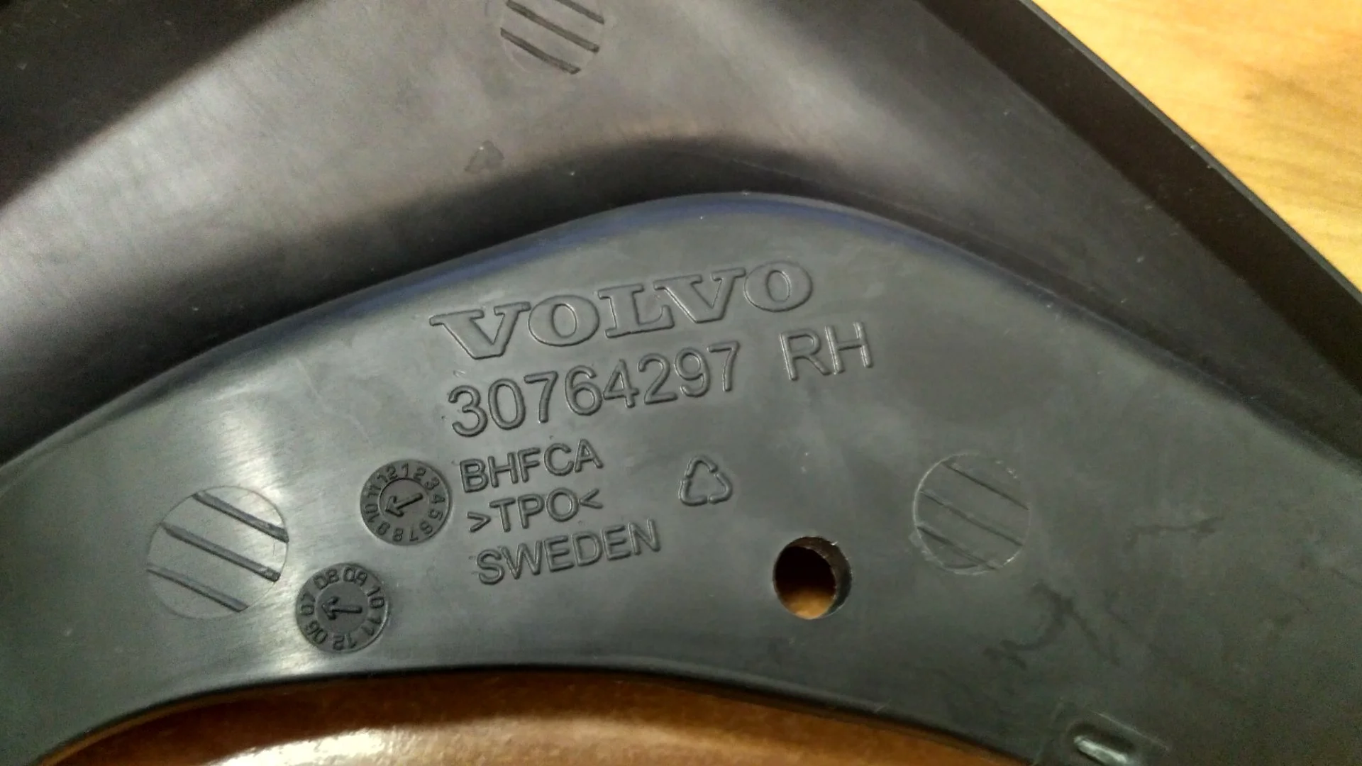 Брызговик передний правый Volvo S40 II 30764297 - миниатюра 3