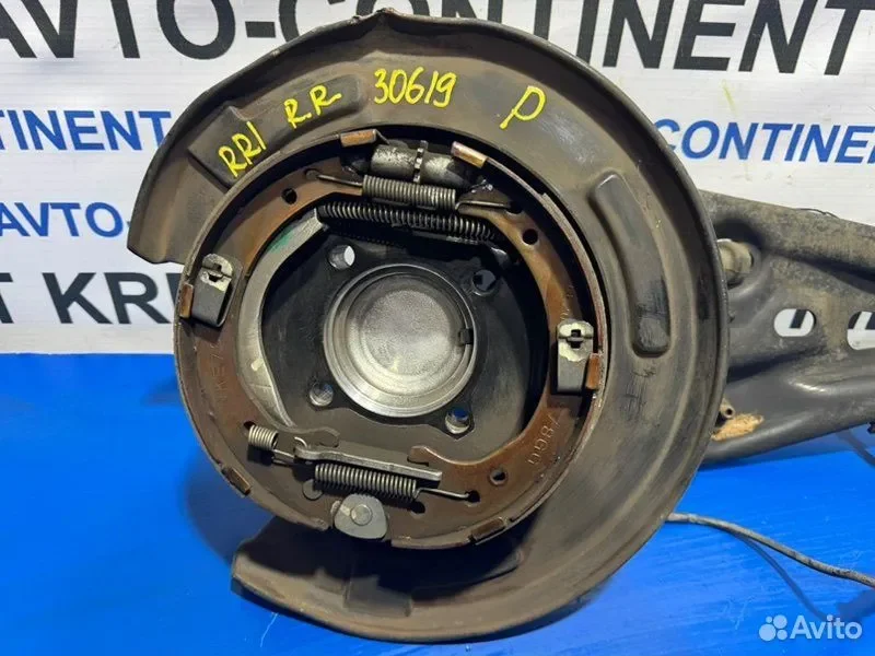 Поворотный кулак задний правый Honda Elysion RR1 - миниатюра 3