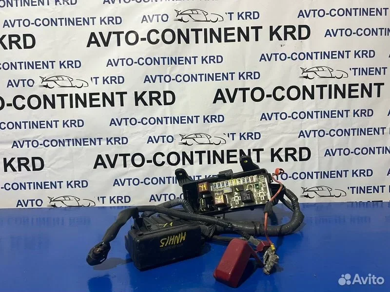 Блок предохранителей Toyota Alphard MNH15 1MZ - изображение 1
