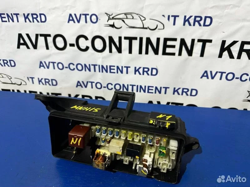 Блок предохранителей Toyota Alphard MNH15 1MZ - изображение 1