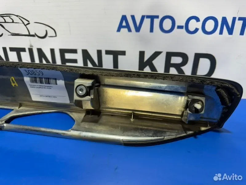 Накладка на дверь багажника Honda Stepwgn RK1 R20A - миниатюра 7