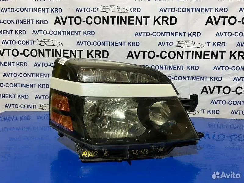 Фара передняя правая Toyota Voxy AZR60 1AZ - изображение 1