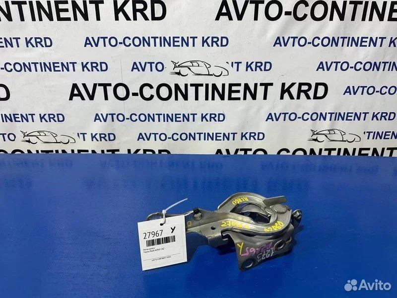 Петля капота Toyota Noah AZR60 1AZ - миниатюра 2