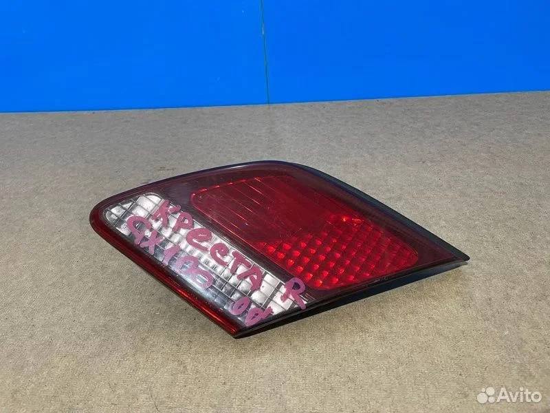 Вставка между стопов задняя правая Toyota Cresta - миниатюра 3