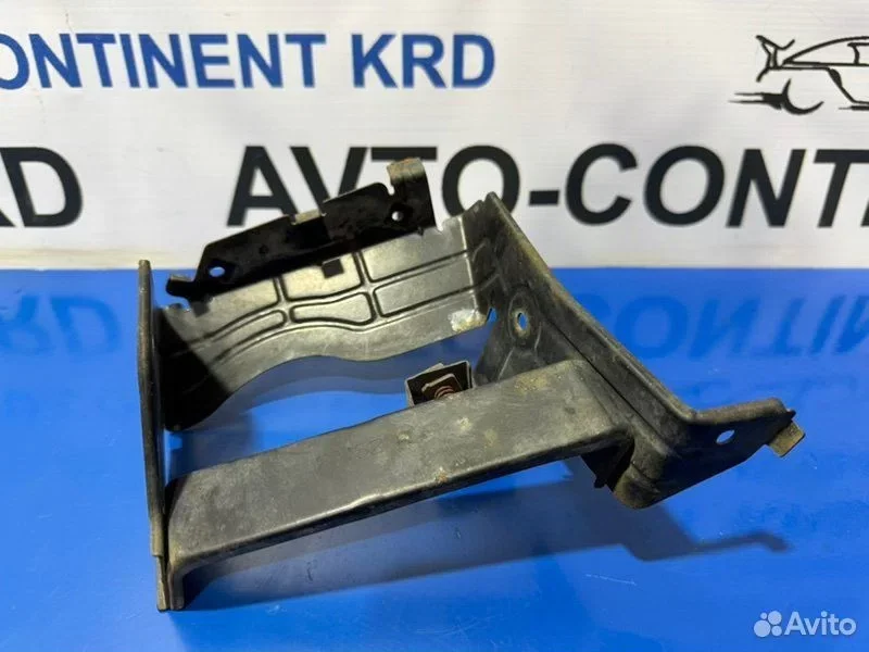 Крепление туманки правое Honda Elysion RR1 K24A - миниатюра 2