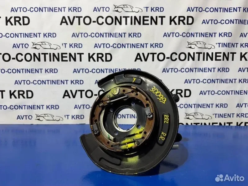 Поворотный кулак задний правый Honda Elysion RR2 - изображение 1