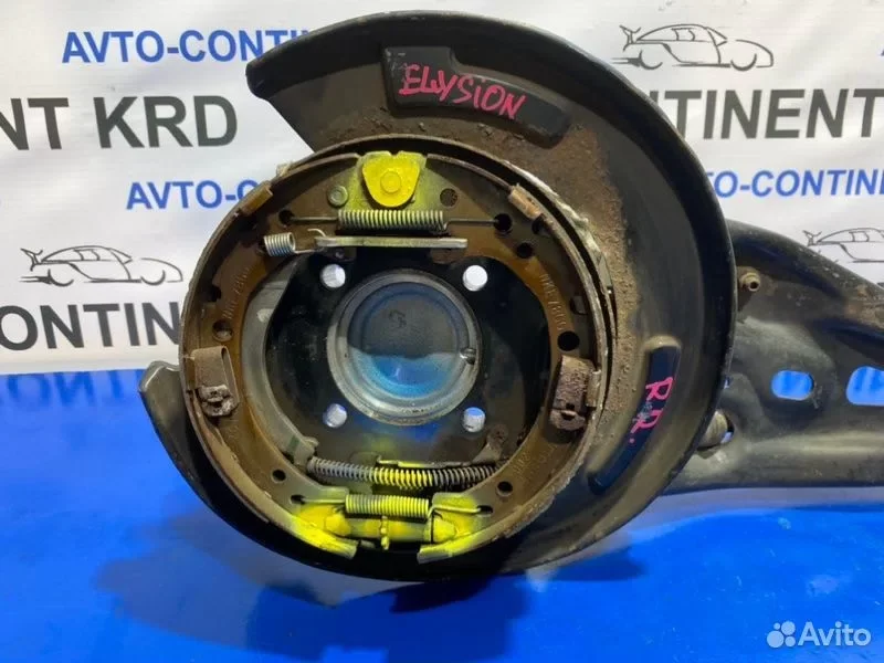 Поворотный кулак задний правый Honda Elysion RR1 - миниатюра 2