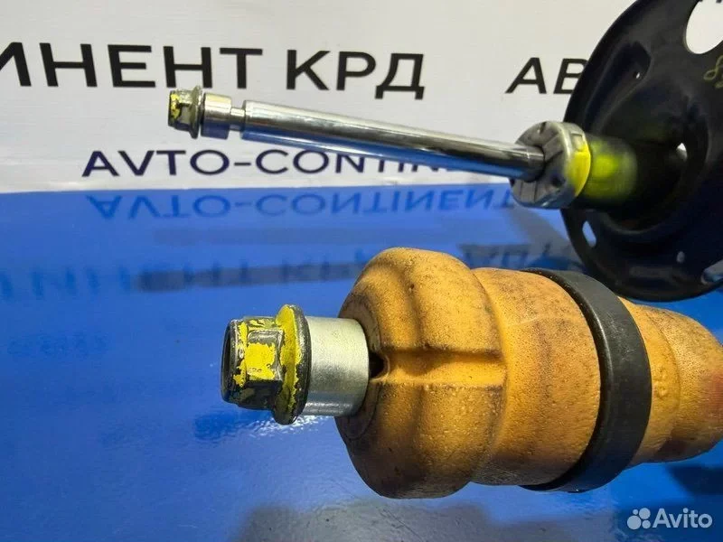 Амортизатор передний Toyota Voxy ZRR70 3ZR - миниатюра 7