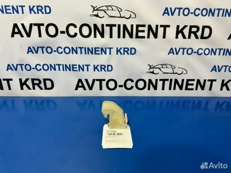 Крепление бампера переднее правое Nissan Fuga PY50 - изображение 1
