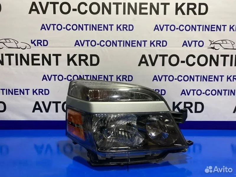 Фара правая Toyota Voxy AZR60 1AZ - изображение 1