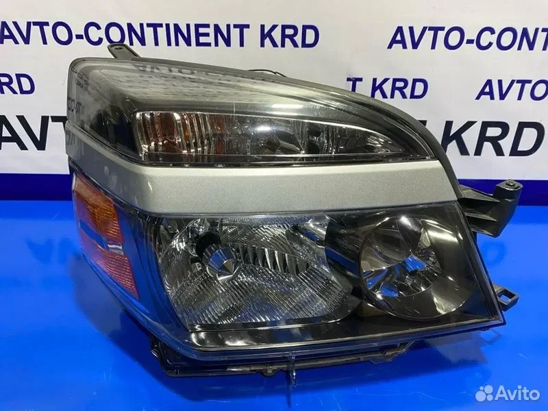 Фара правая Toyota Voxy AZR60 1AZ - миниатюра 2
