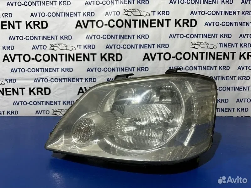 Фара левая Toyota Noah AZR60 1AZ - изображение 1