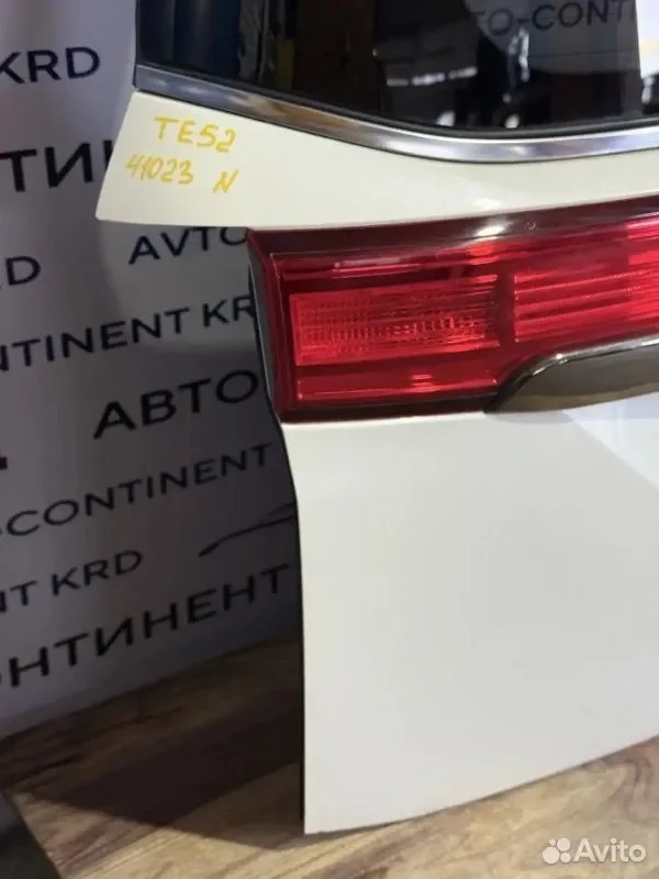 Дверь 5-я Nissan Elgrand TE52 QR25 - миниатюра 2