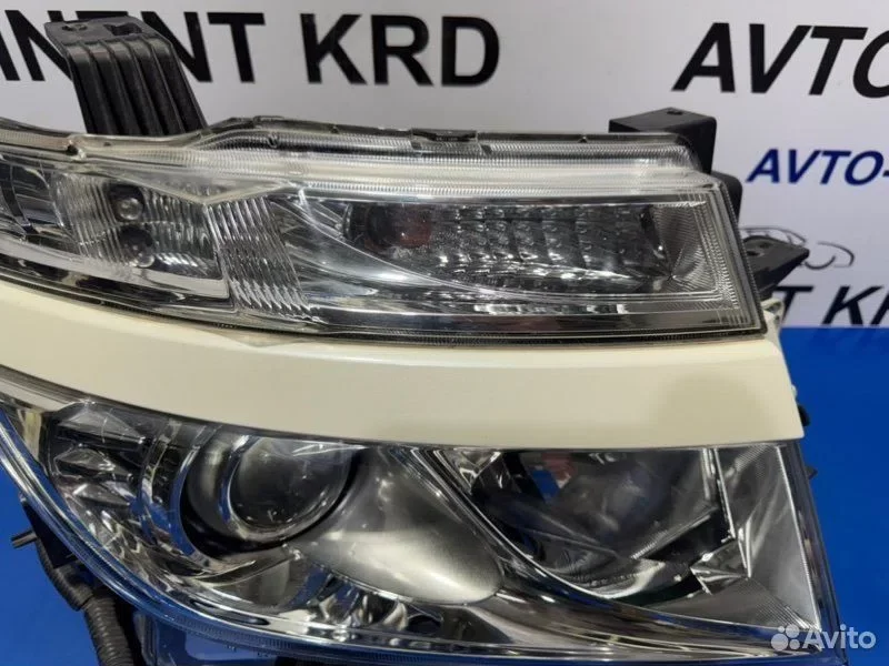 Фара передняя правая Nissan Elgrand PE52 VQ35 - миниатюра 3