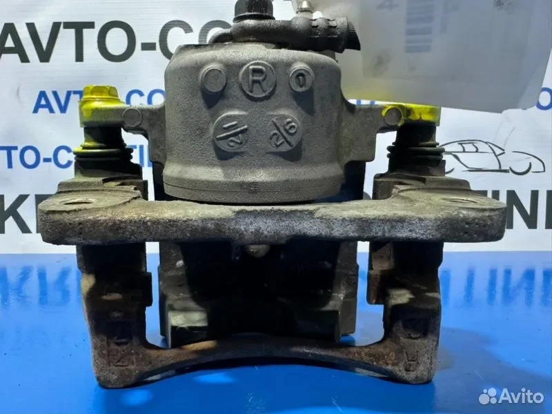 Суппорт тормозной передний правый toyota Prius - миниатюра 4
