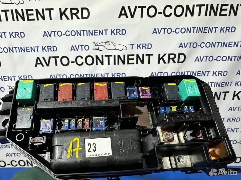 Блок предохранителей Honda Stepwgn RK1 R20A - миниатюра 4