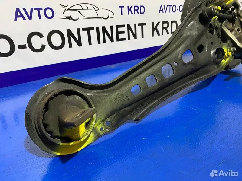 Поворотный кулак задний правый Honda Elysion RR1 - миниатюра 4