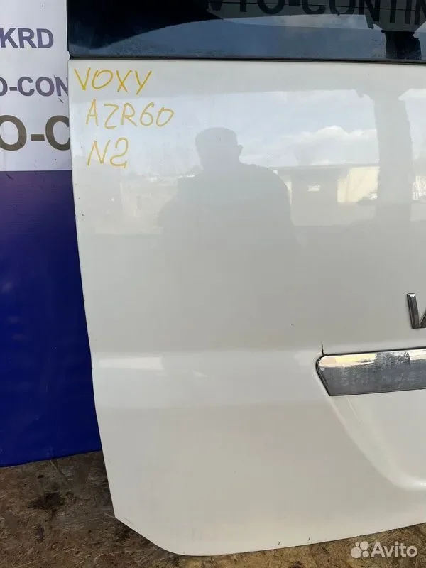Дверь 5-я Toyota Voxy AZR60 1AZ - миниатюра 2