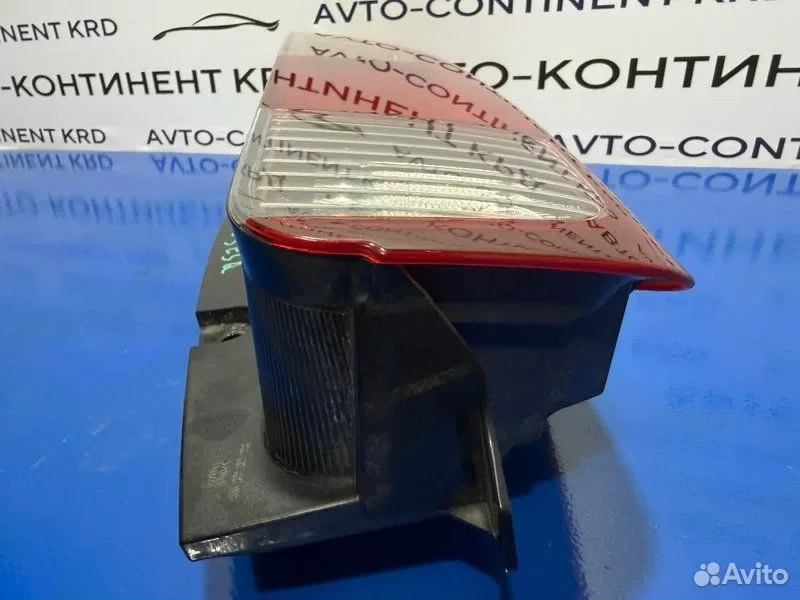 Стоп правый Toyota Esquire ZRR80 3ZR - миниатюра 2