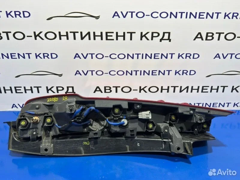 Стоп правый Toyota Esquire ZRR80 3ZR - миниатюра 4