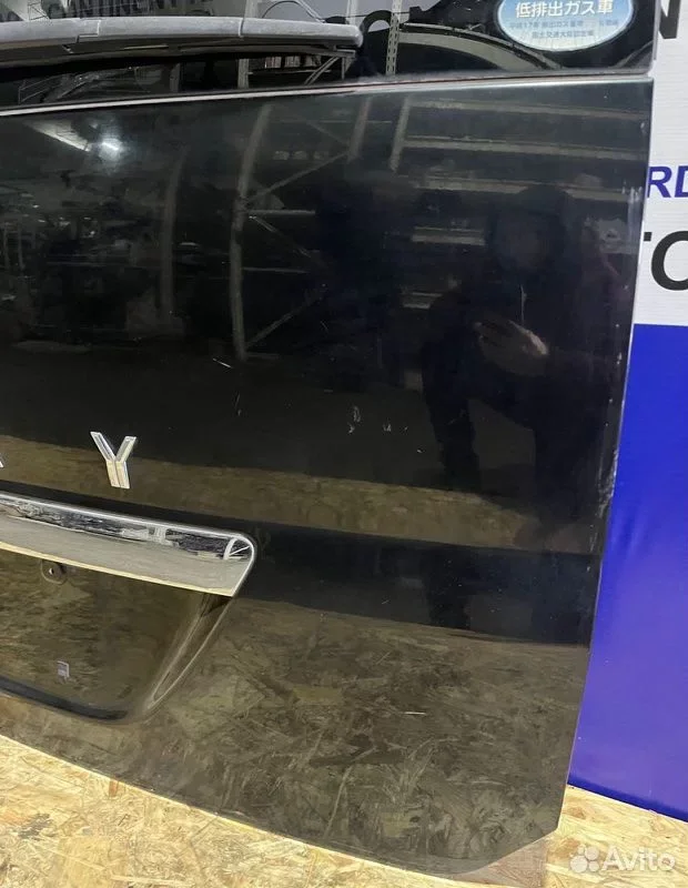 Дверь багажника Toyota Voxy AZR60 1AZ - миниатюра 2