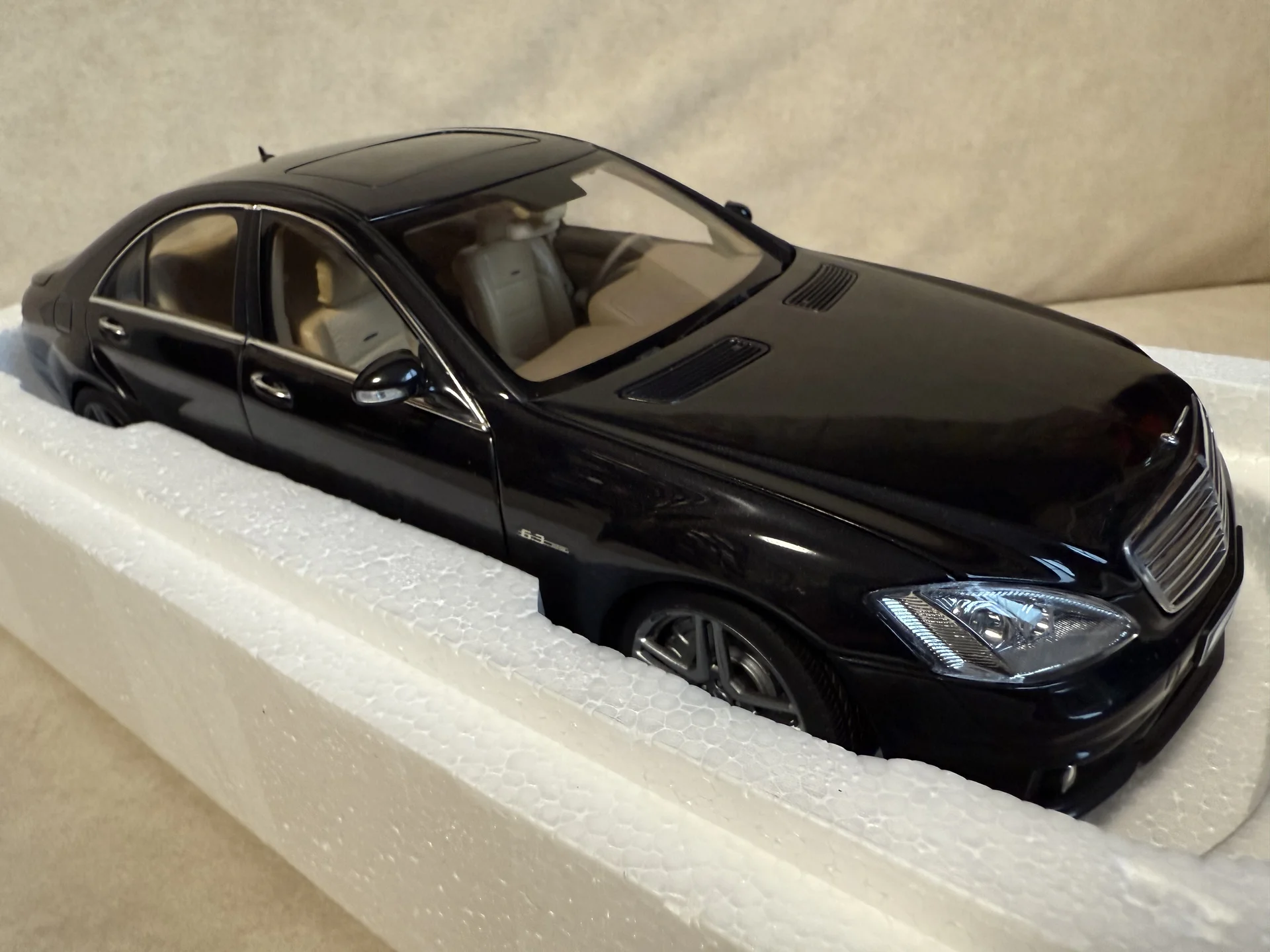 Mercedes w221 S63 AMG Autoart 1:18 - миниатюра 3