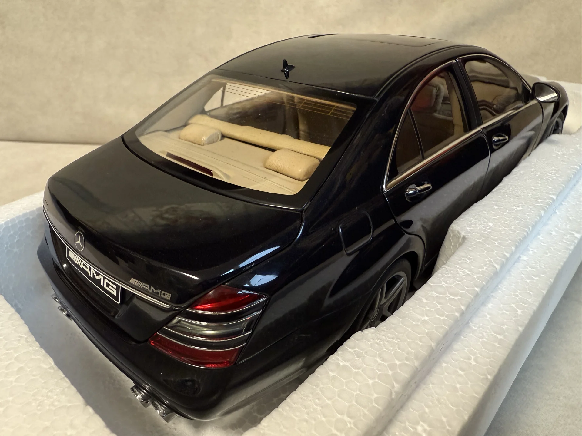 Mercedes w221 S63 AMG Autoart 1:18 - миниатюра 4