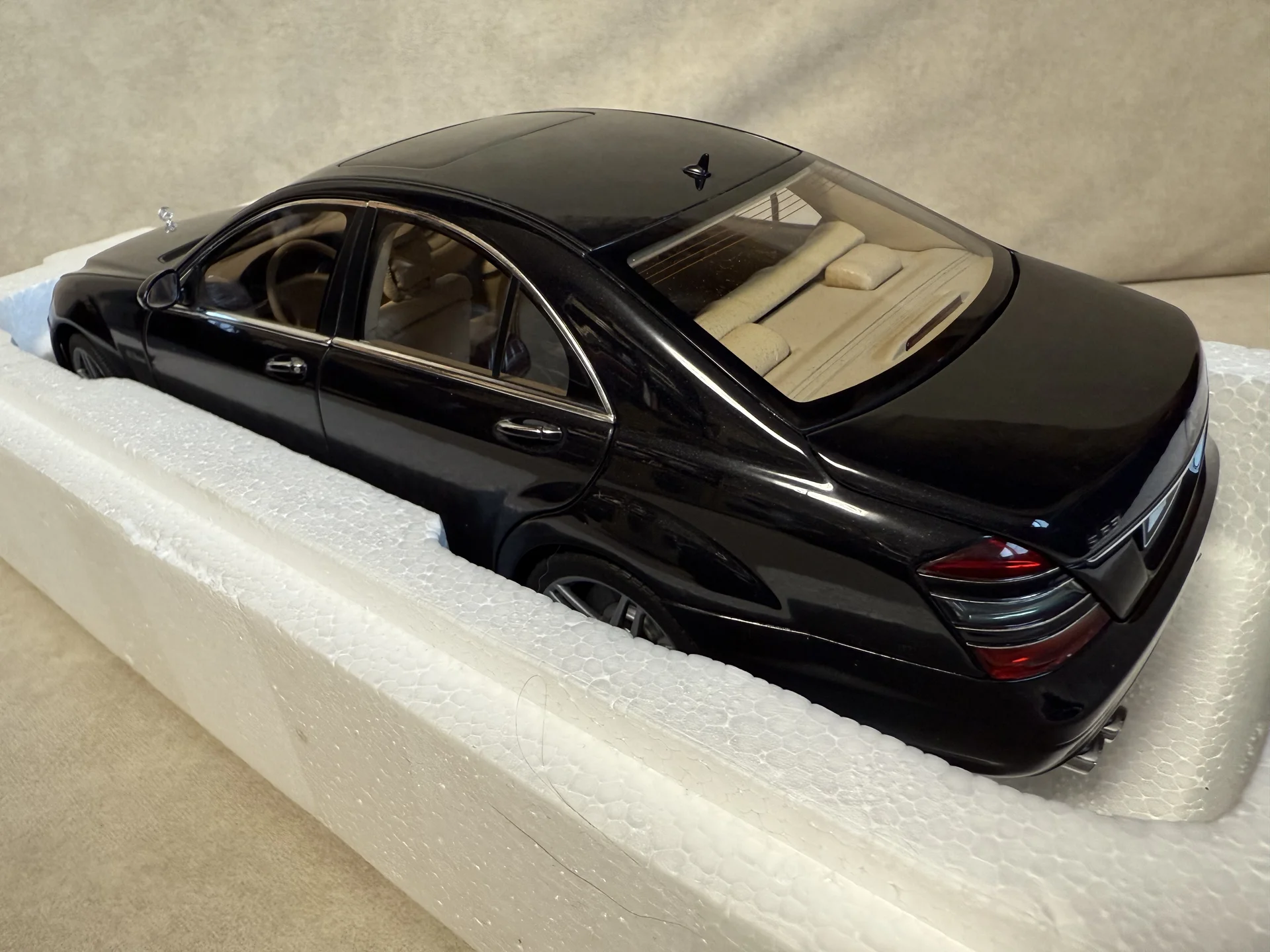 Mercedes w221 S63 AMG Autoart 1:18 - миниатюра 5