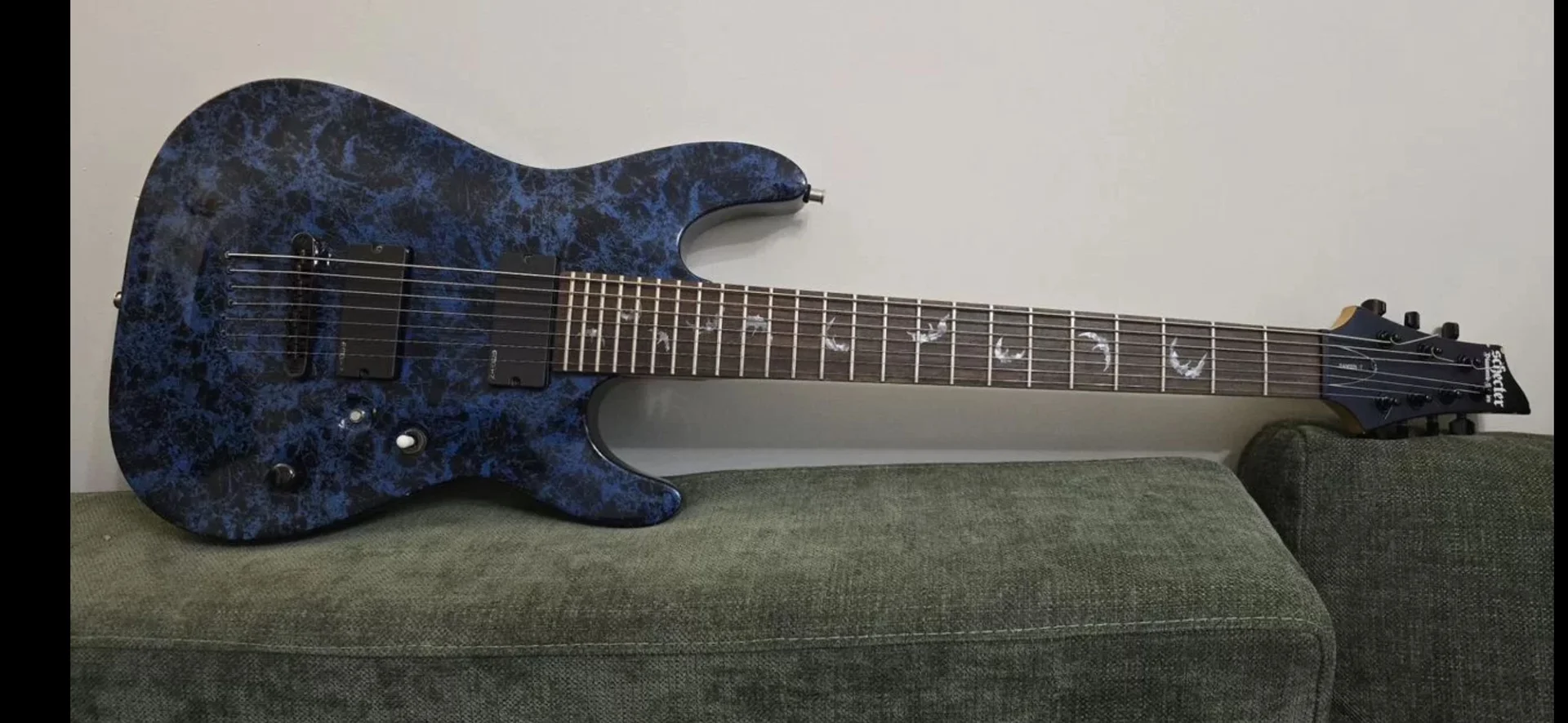 Schecter 7-струн EMG, локовые колки, kill switch - изображение 1