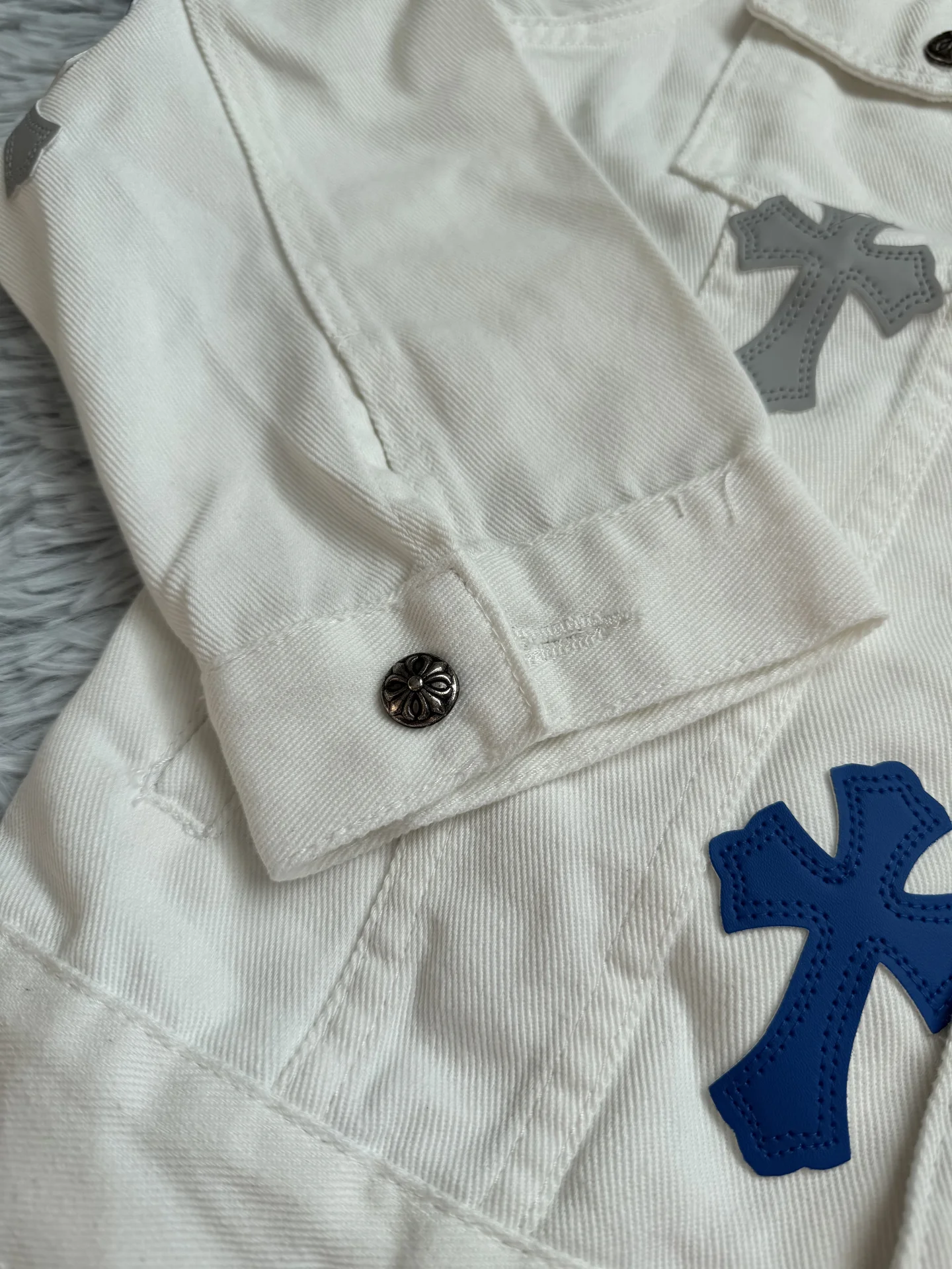 Джинсовая куртка с крестами Chrome Hearts - миниатюра 6
