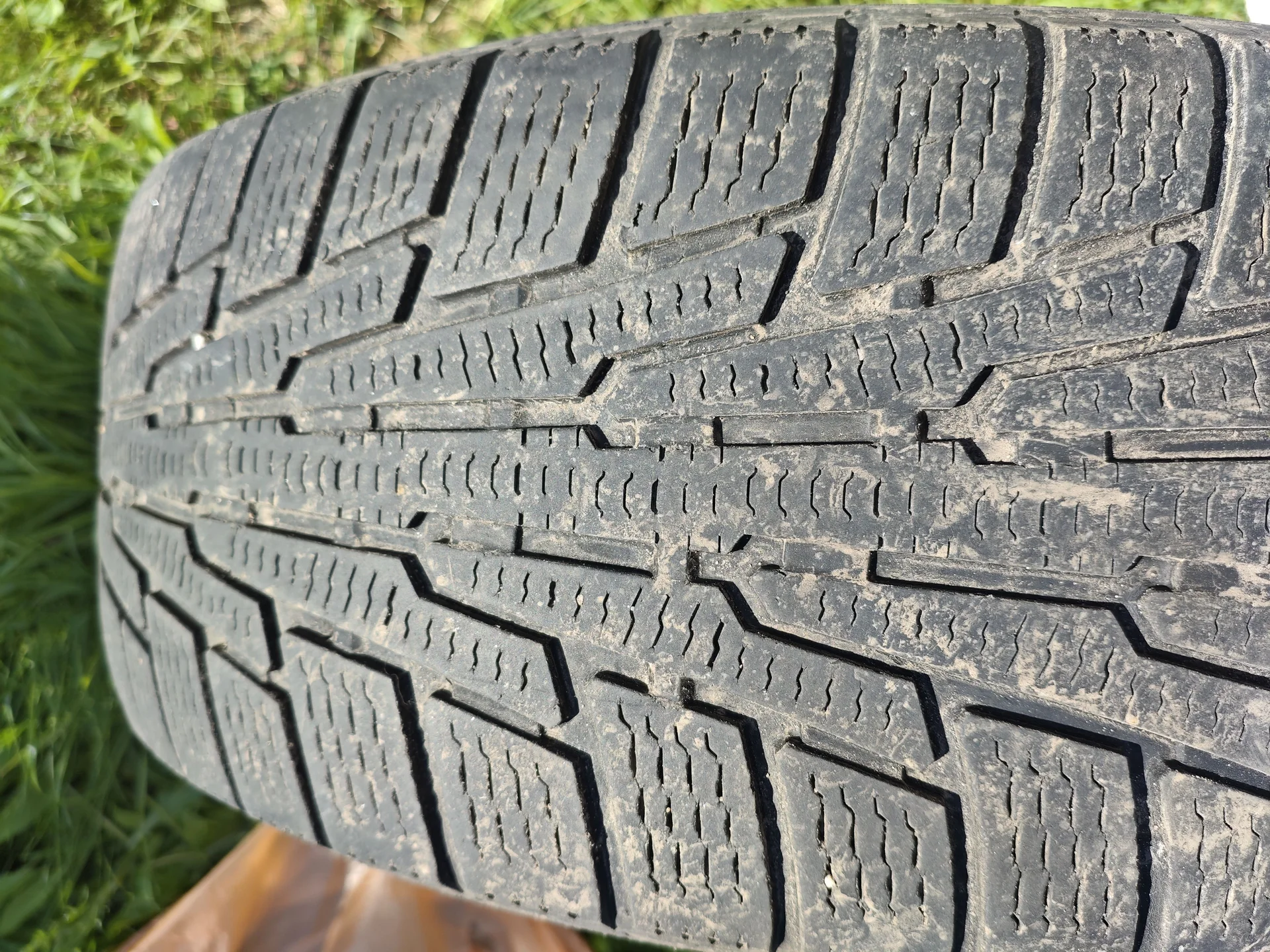 Шины Nokian 225/55 18R (липучка, б/у) - 2 шт - миниатюра 5