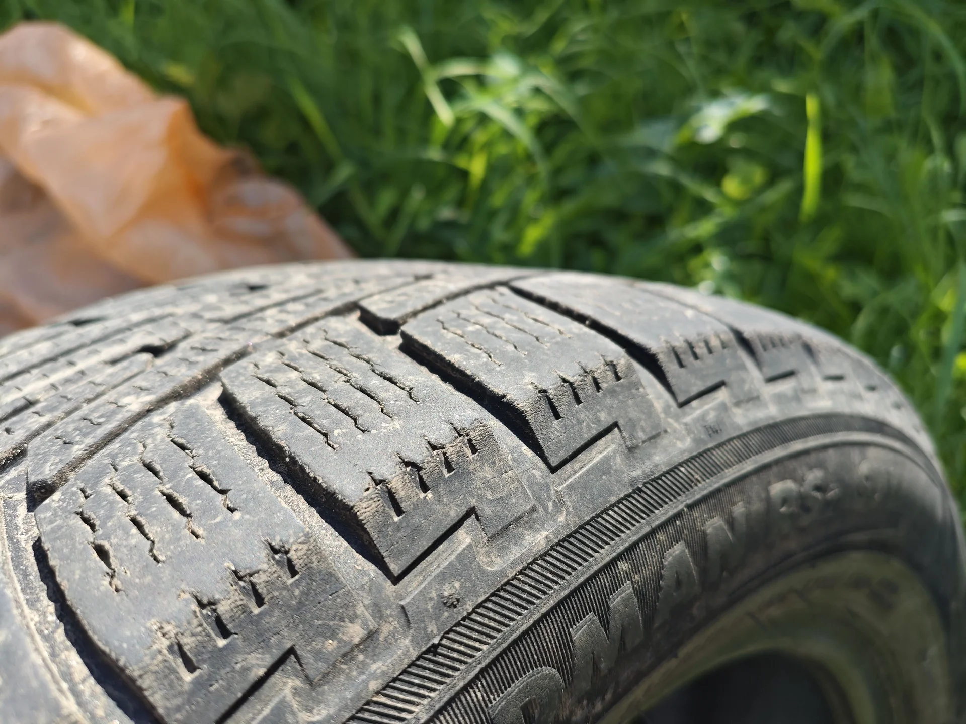 Шины Nokian 225/55 18R (липучка, б/у) - 2 шт - миниатюра 6