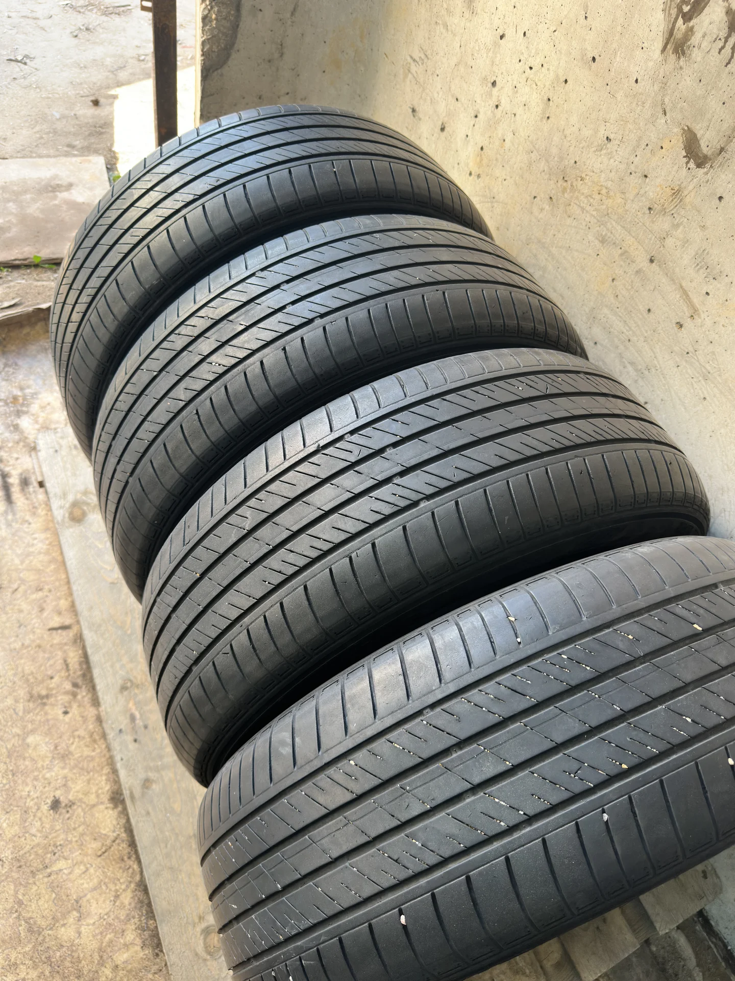 Шины Kumho solus hs63 225/55r18 - миниатюра 2