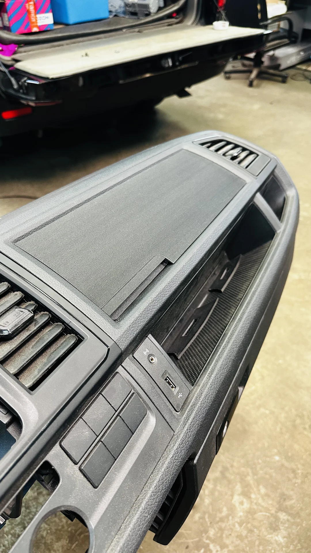 Крышка торпедо Volkswagen T6 - миниатюра 2
