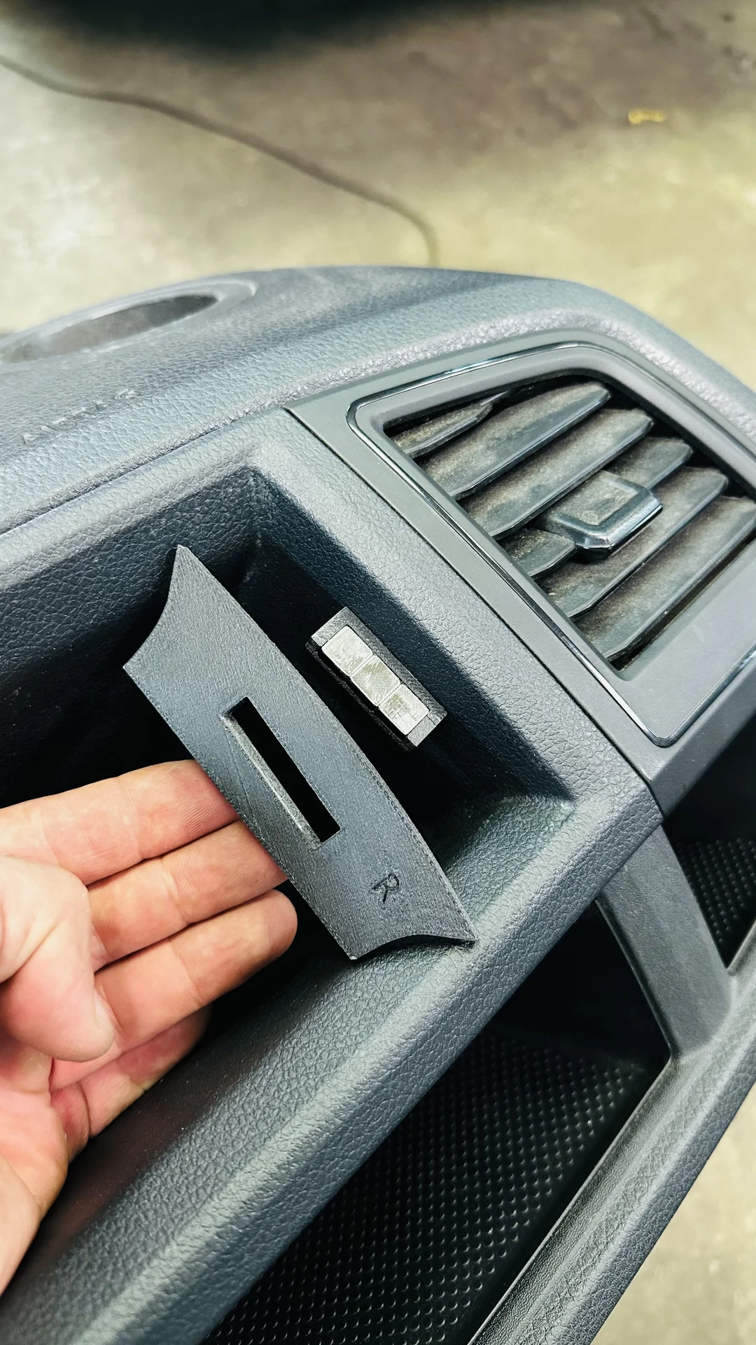 Крышка торпедо Volkswagen T6 - миниатюра 3