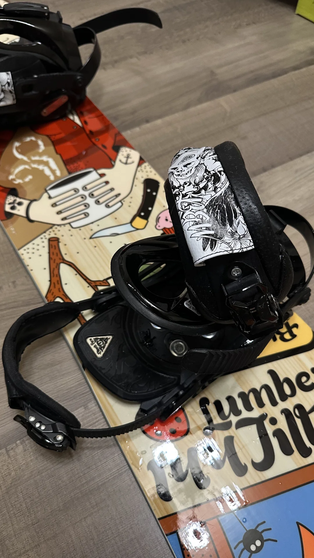 Сноуборд black fire lumber jill с креплениями - изображение 1