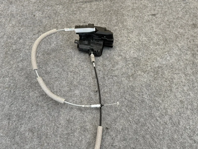 Замок боковой двери задний правый Changan Uni-K - миниатюра 3