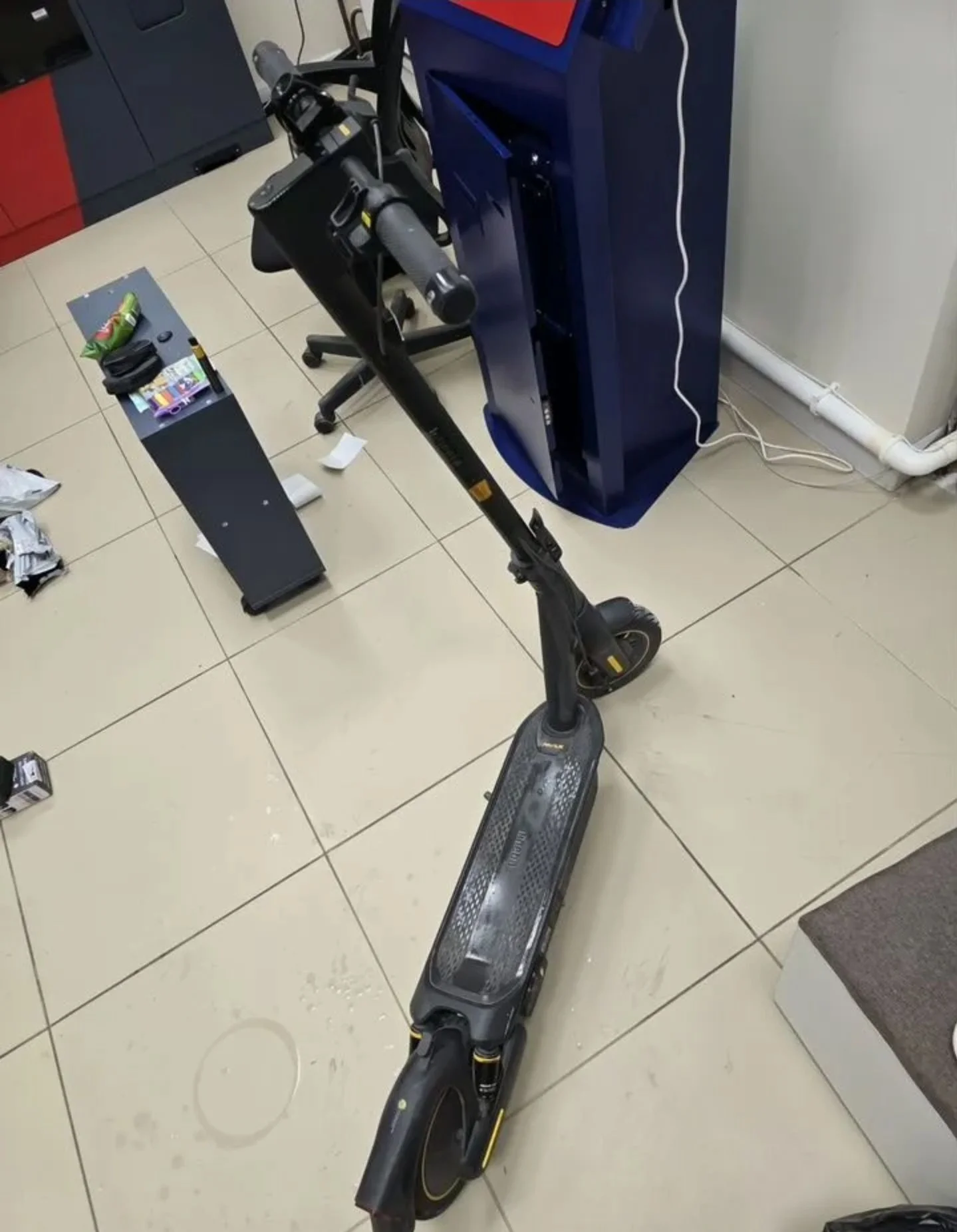 Электросамокат Ninebot KickScooter MAX G2, черный - миниатюра 2
