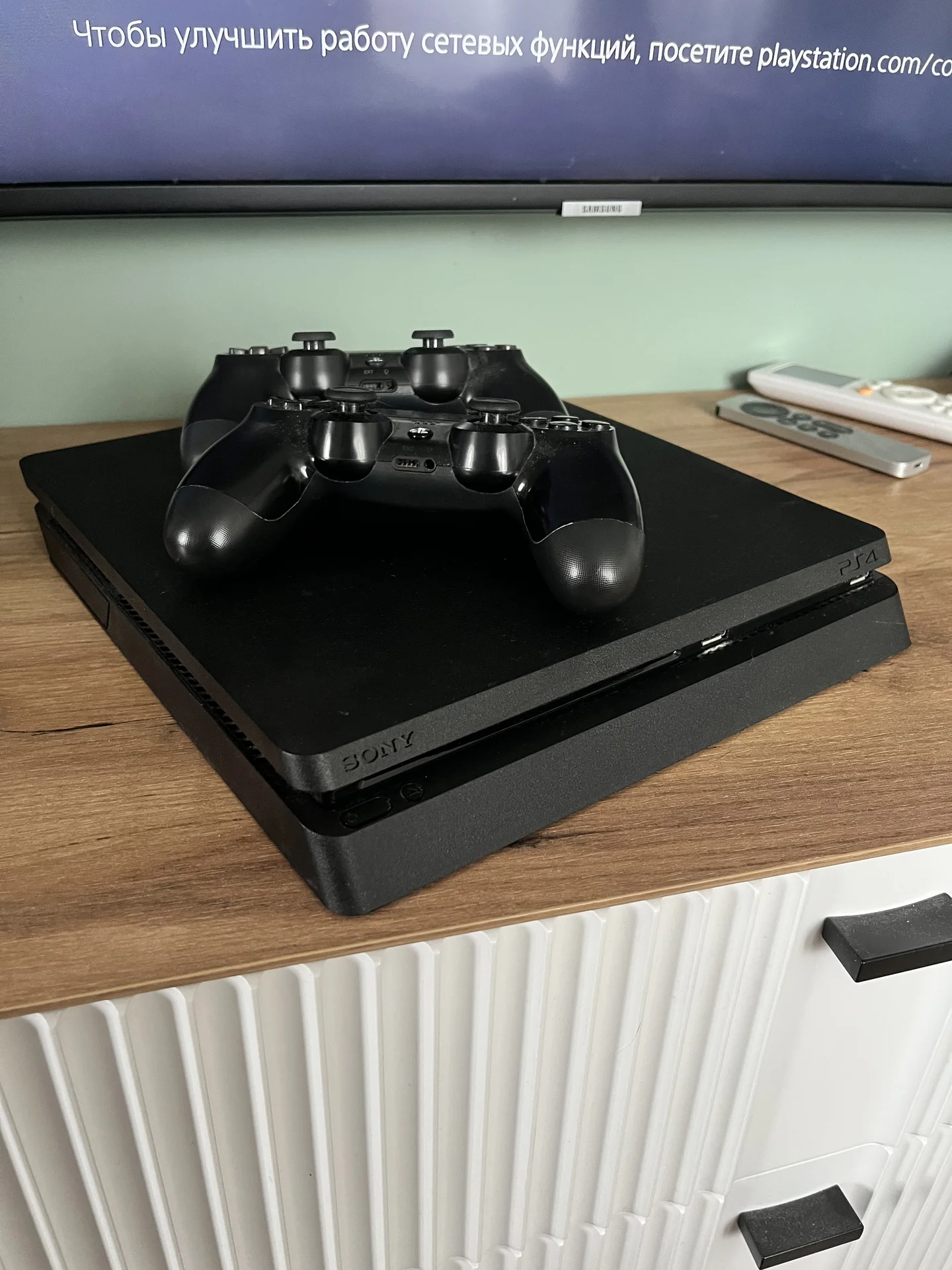 Sony playstation 4 slim 1tb 2 геймпада - изображение 1