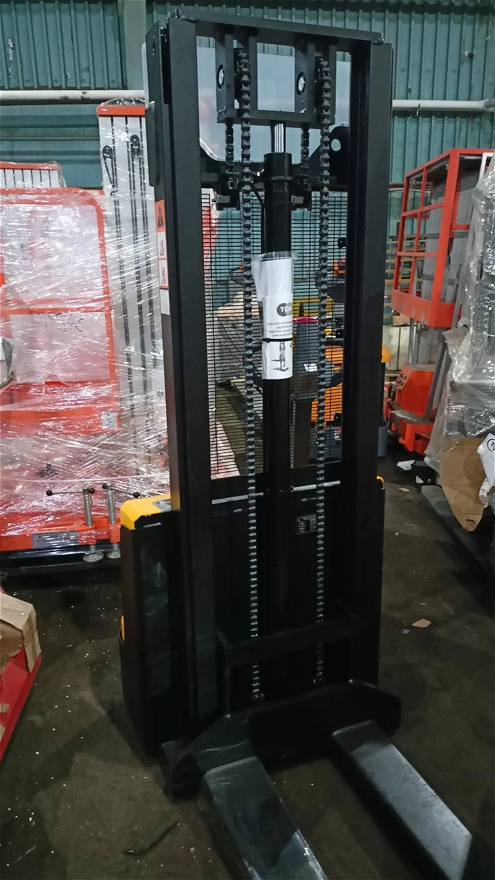 Штабелер самоходный 1,5 т 3,0 м TOR WS15H-3000SC PRO 24/85 В/Ач контр. скорости подъема - миниатюра 2