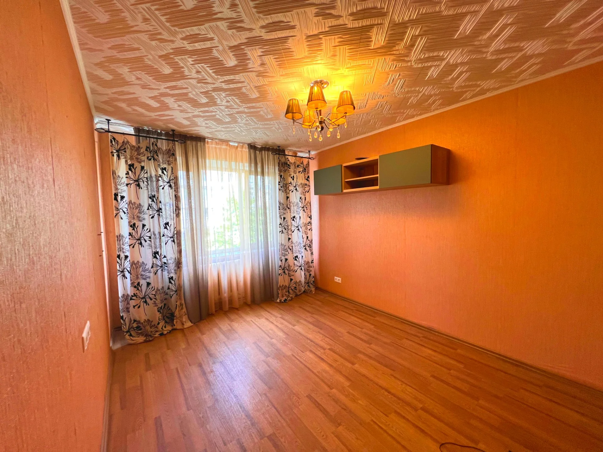 Трехкомнатная квартира в 3-м микрорайоне, дом 27 - миниатюра 17