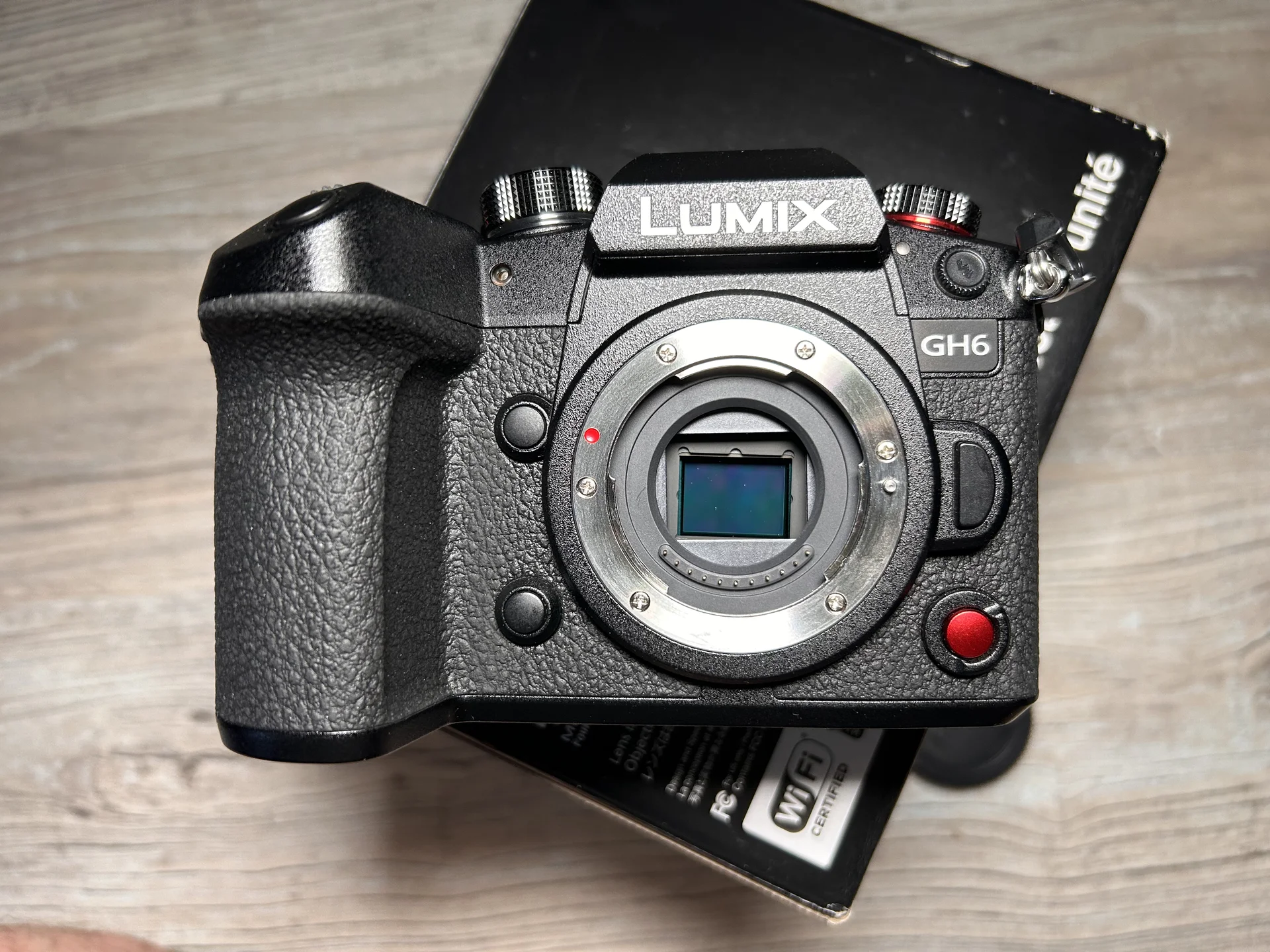Фотоаппарат Panasonic Lumix GH6 body — как новый! - миниатюра 8
