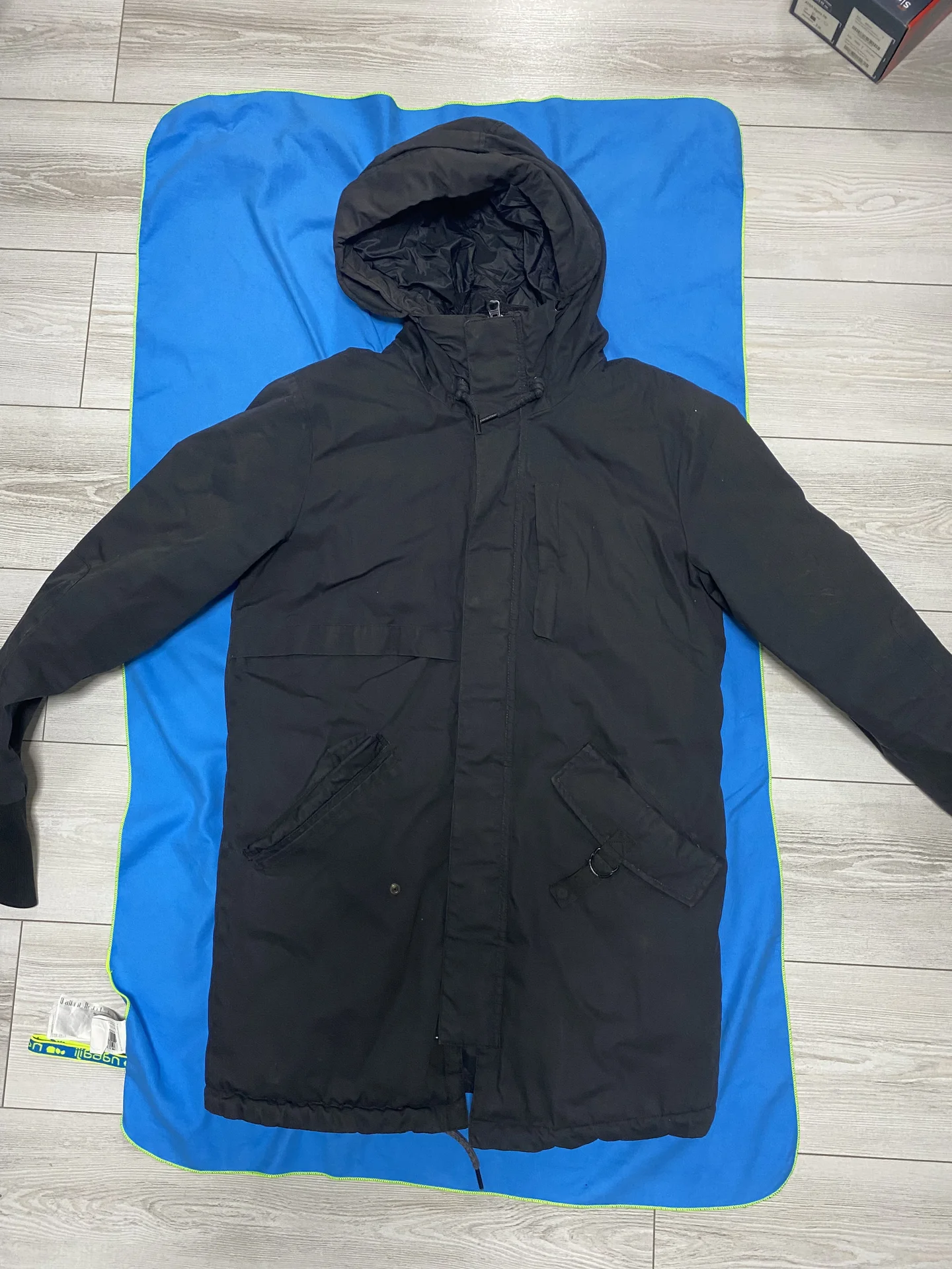 Черная зимняя парка Pull & Bear - изображение 1