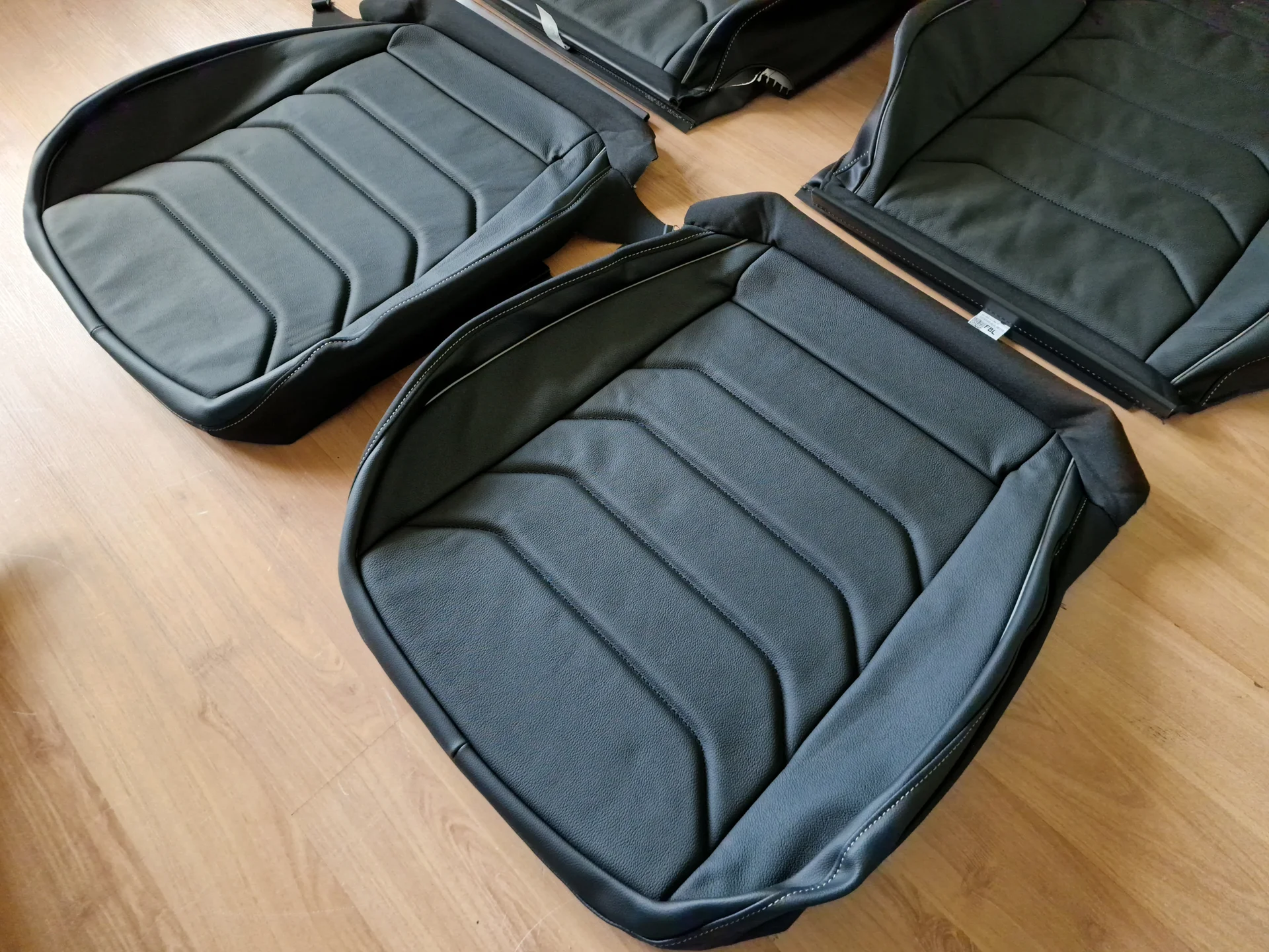 Комплект кожаных обивок R Line VW Tiguan 2 - миниатюра 7