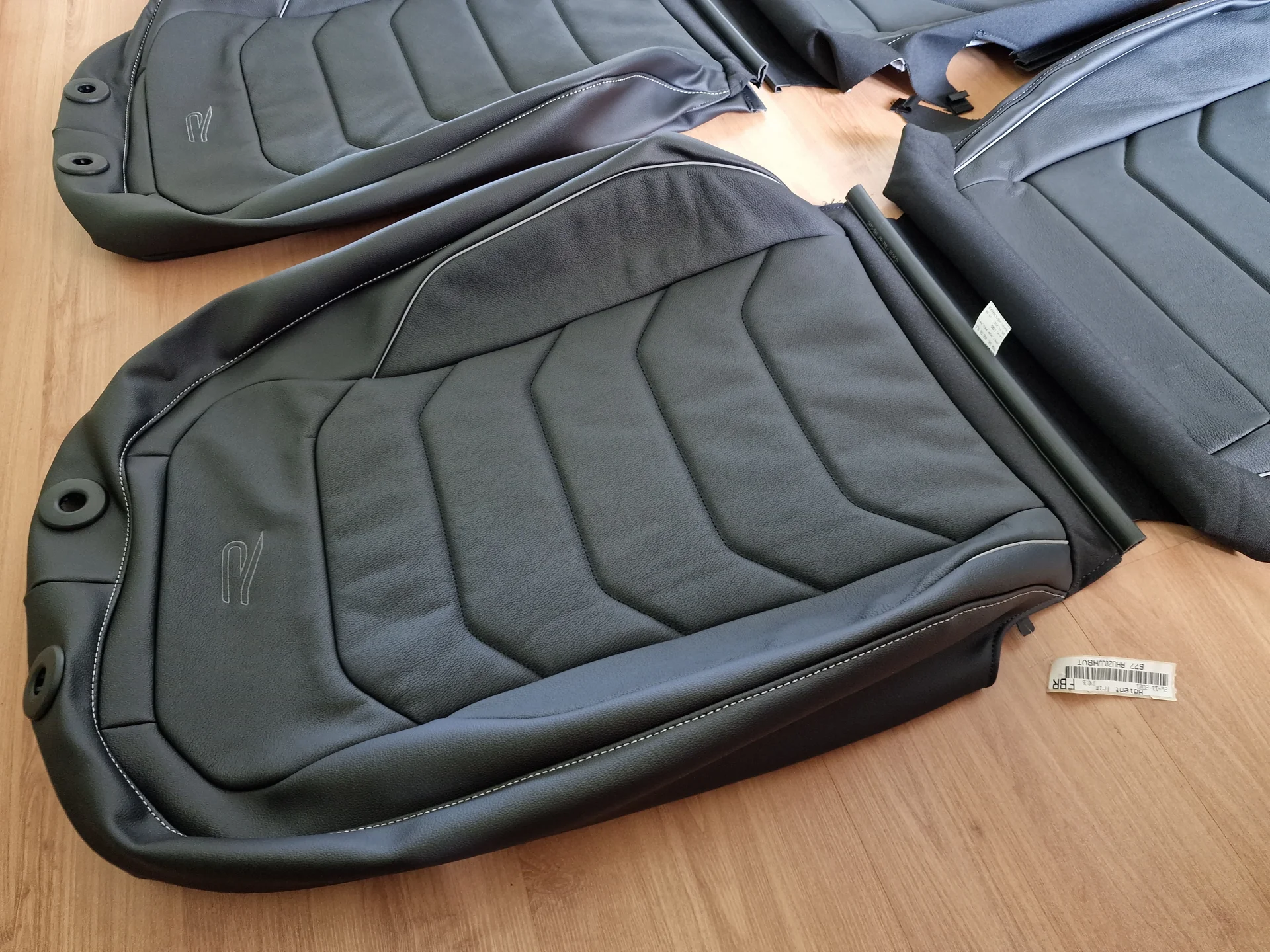 Комплект кожаных обивок R Line VW Tiguan 2 - миниатюра 17