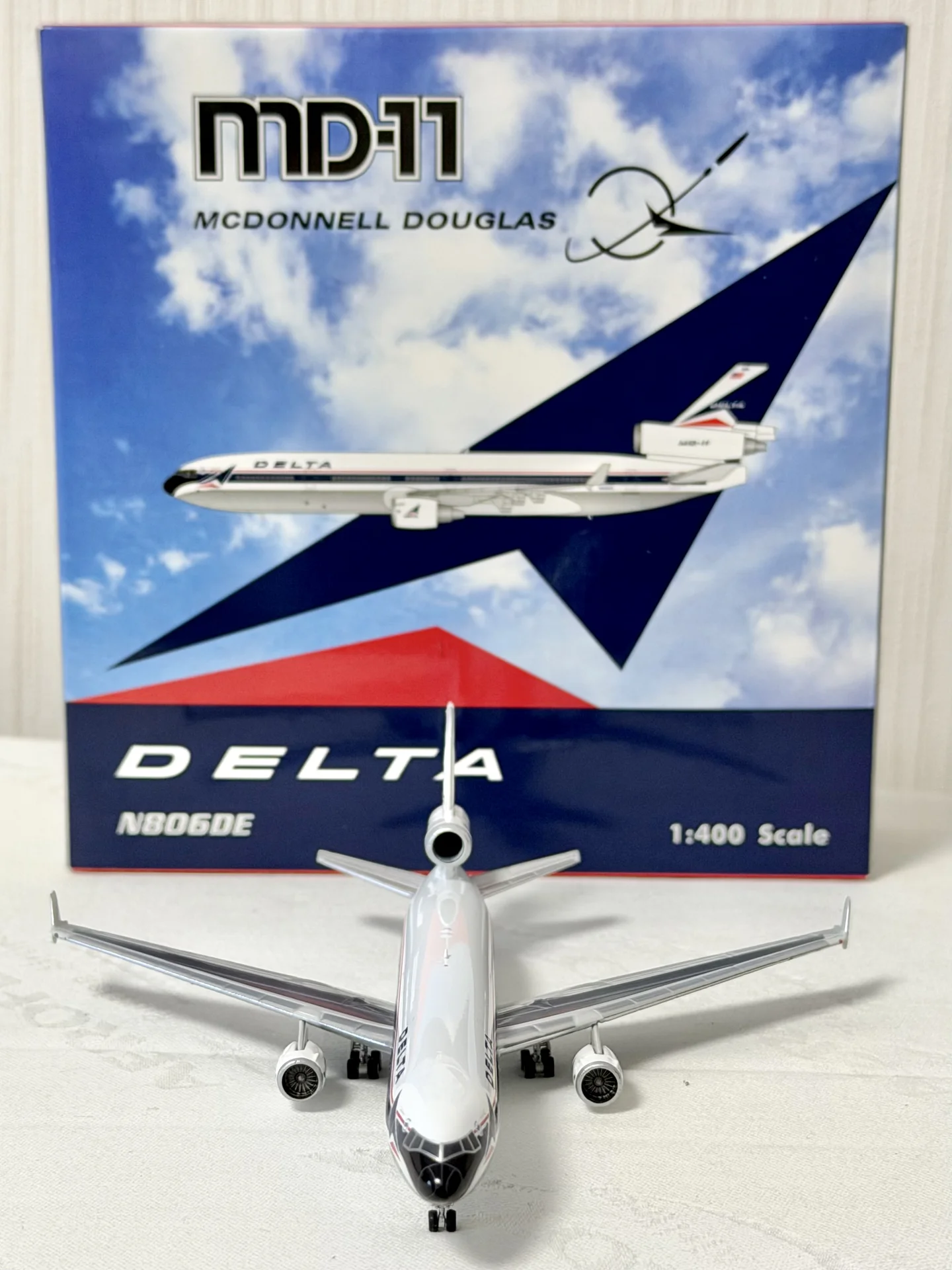 Модель самолета MD - 11 Delta Widget - миниатюра 2